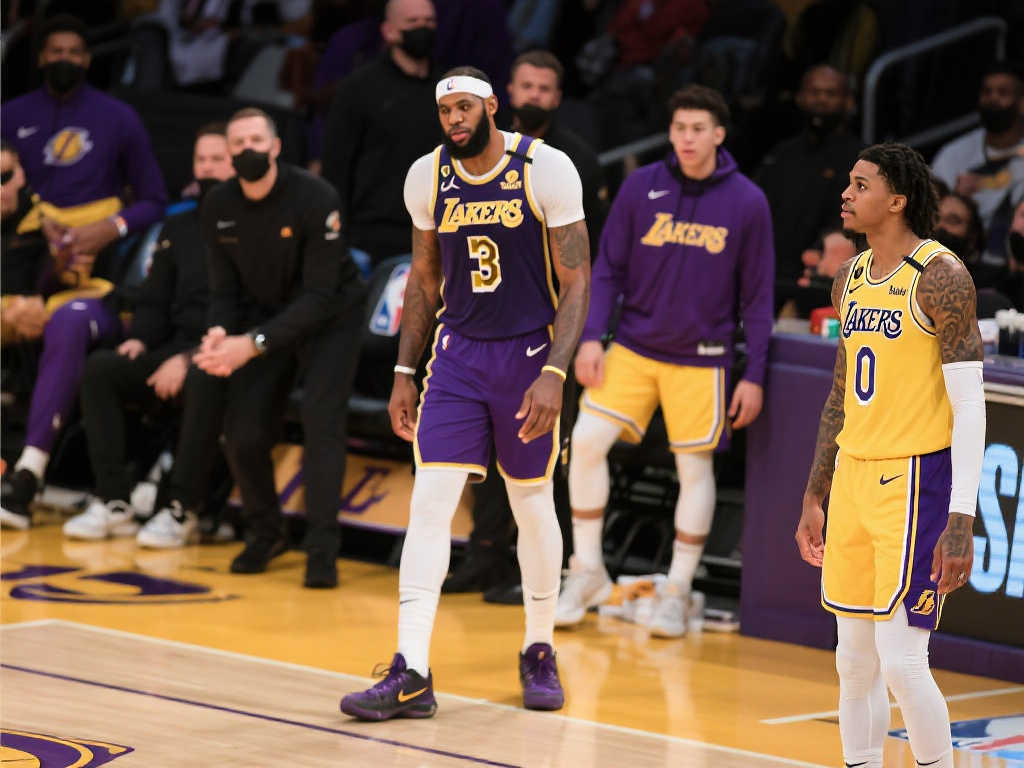 詹姆斯淡然放下 湖人再无一人愿为此刻全力以赴 詹姆斯淡然放下 湖人再无一人愿为此刻全力以赴